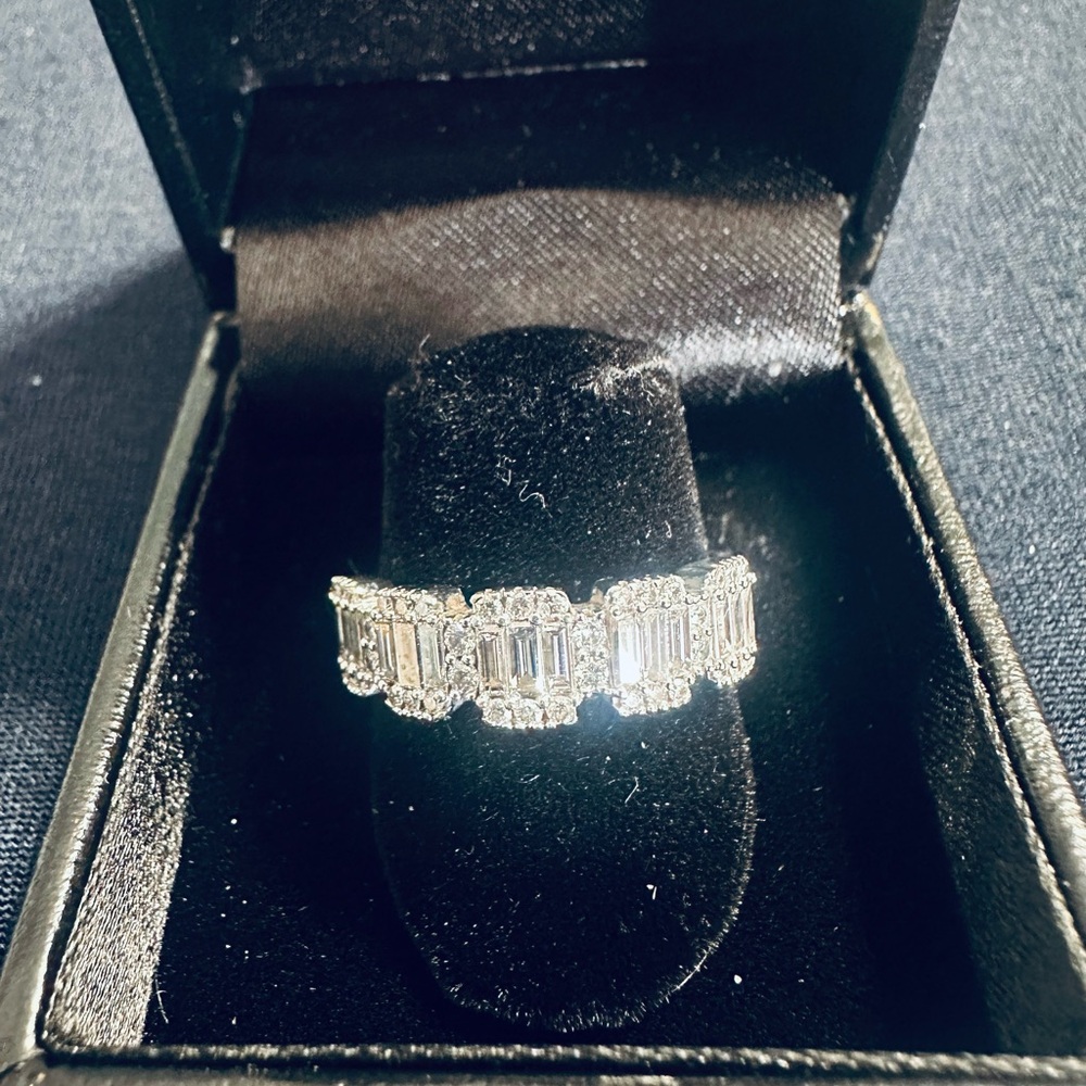 14k white gold , 3/4ct diamond ring